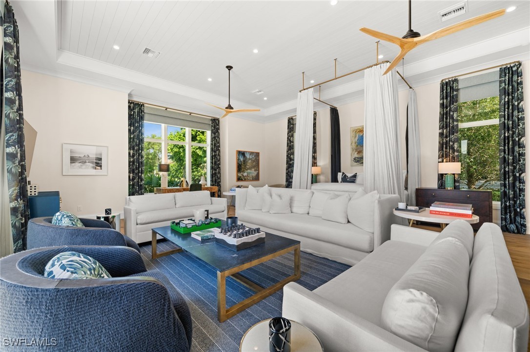 142 Eugenia Dr Naples, FL 34108