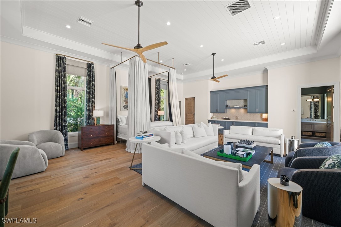 142 Eugenia Dr Naples, FL 34108