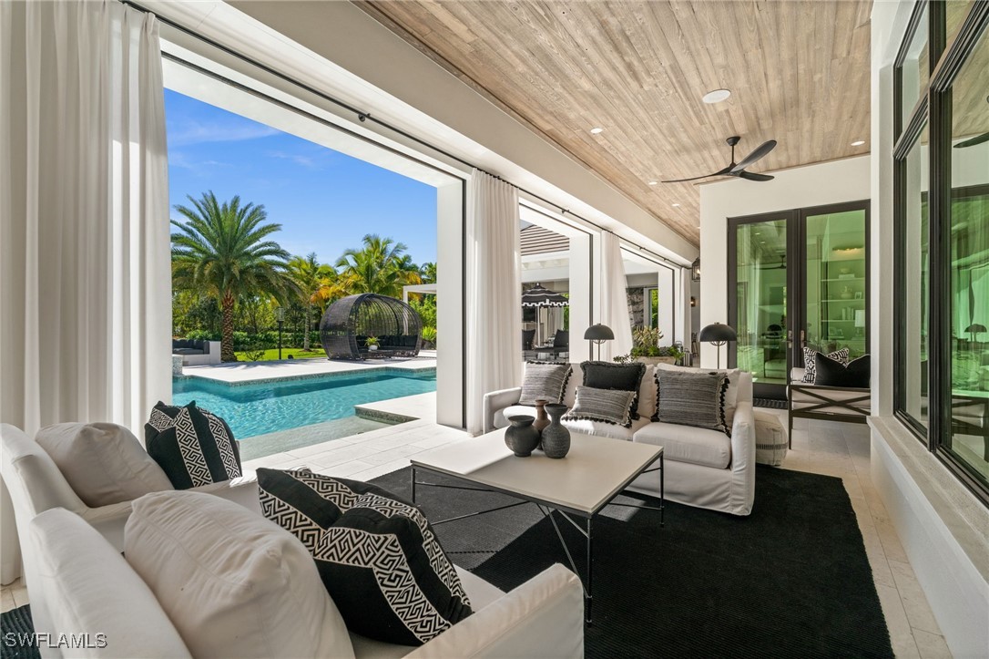 142 Eugenia Dr Naples, FL 34108