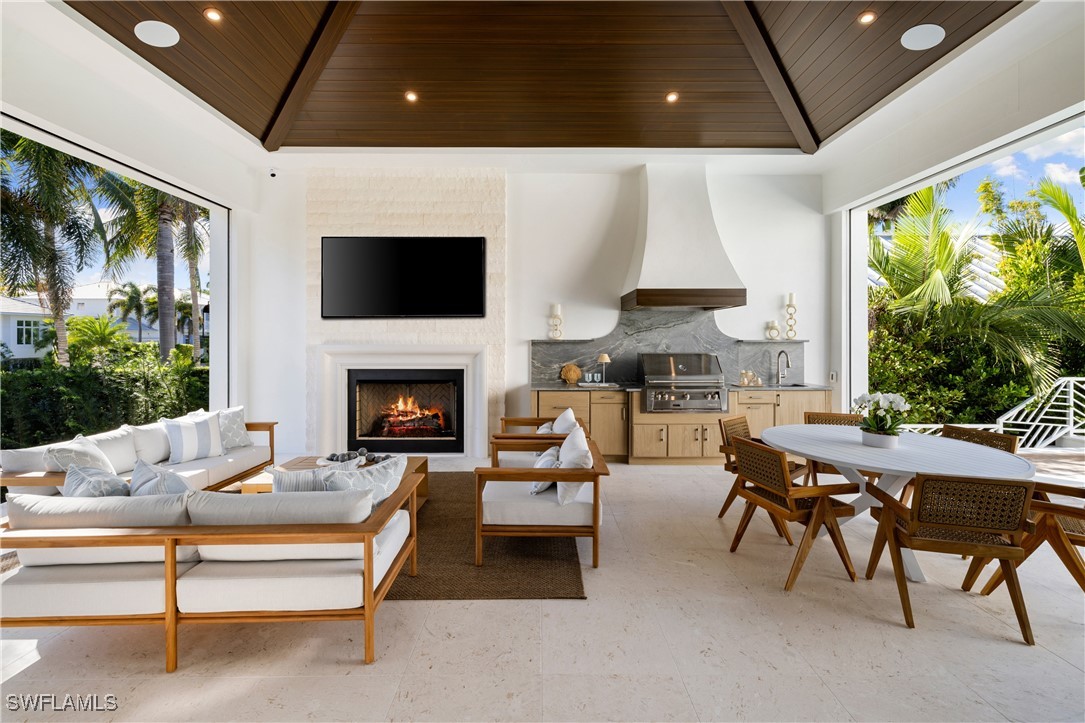 575 13th Ave Naples, FL 34102