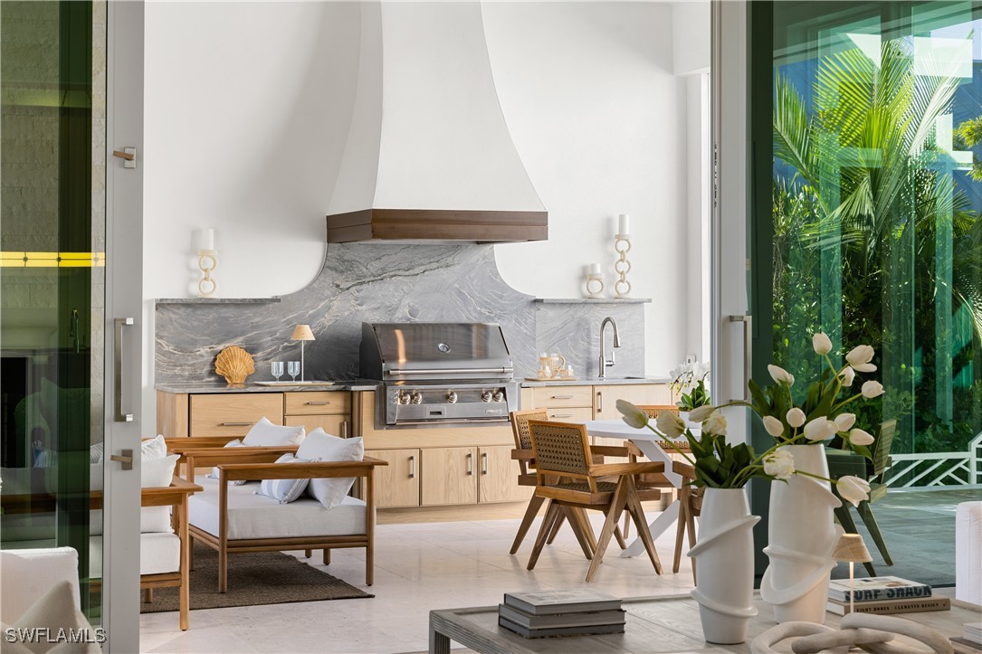 575 13th Ave Naples, FL 34102