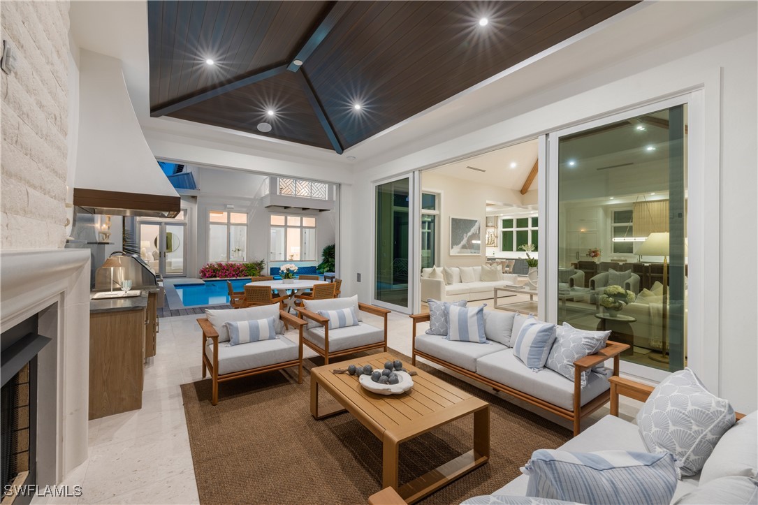 575 13th Ave Naples, FL 34102