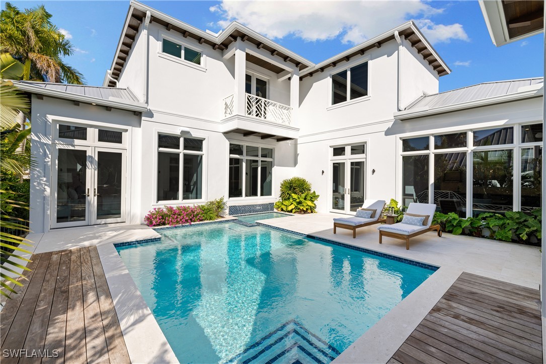 575 13th Ave Naples, FL 34102