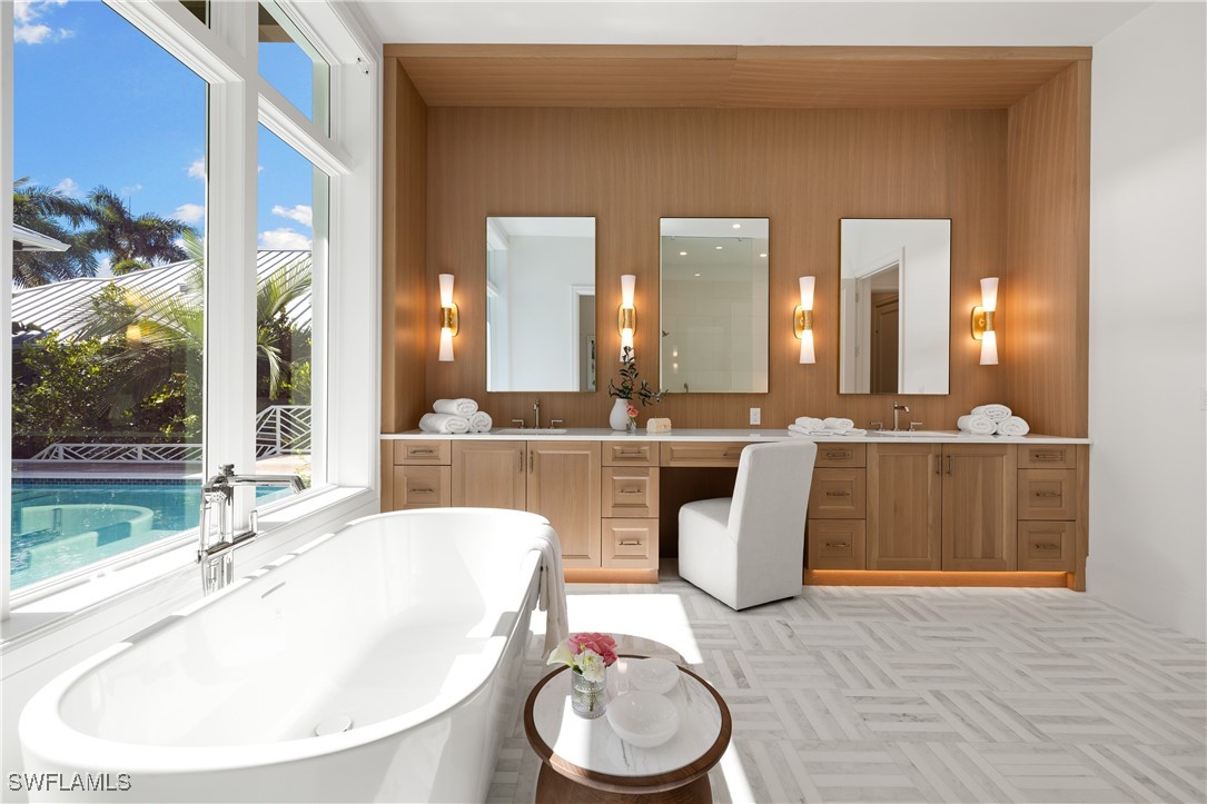 575 13th Ave Naples, FL 34102