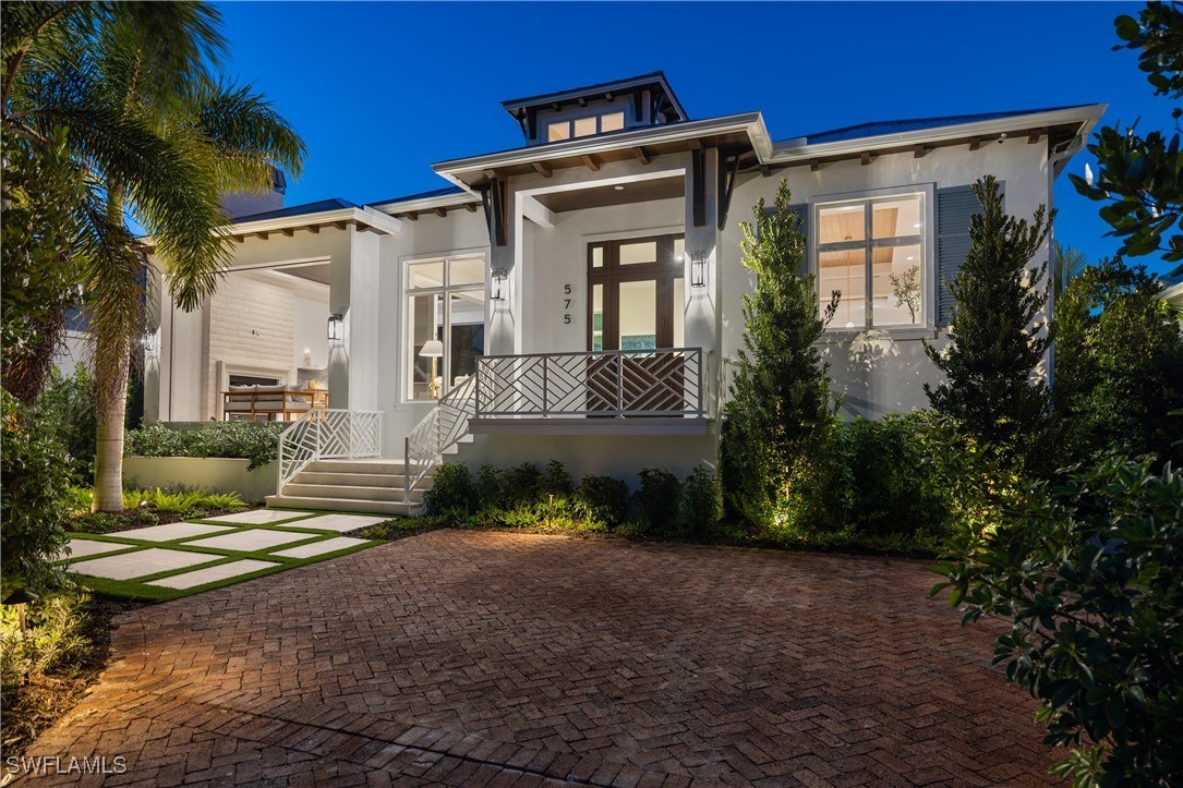 575 13th Ave Naples, FL 34102