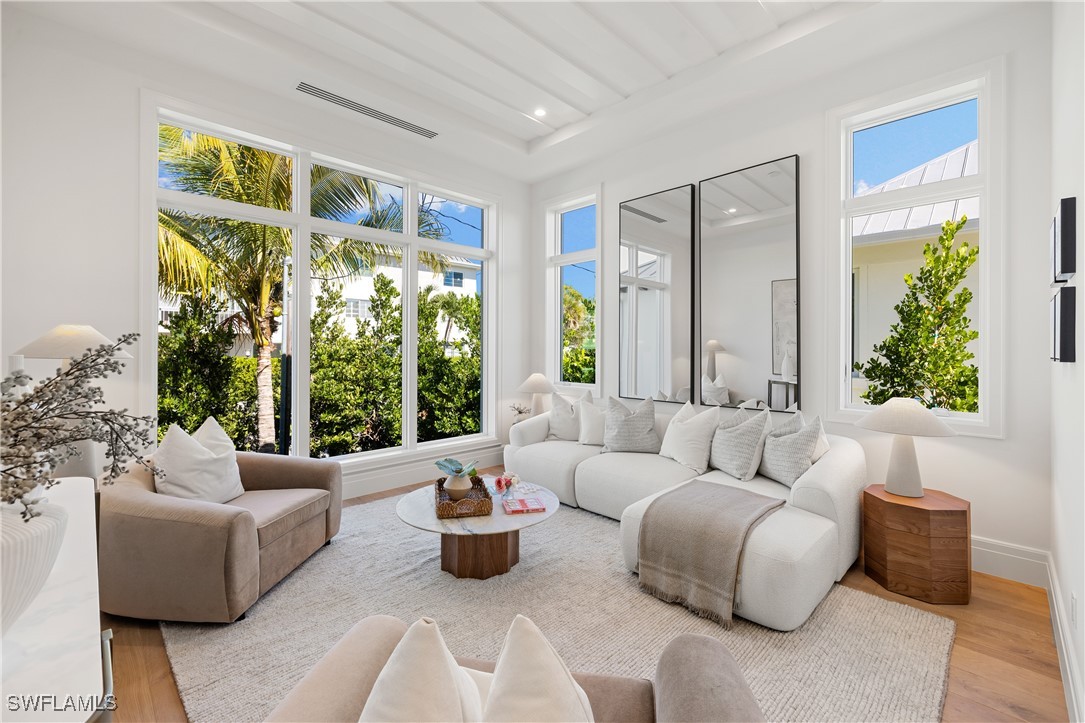 575 13th Ave Naples, FL 34102