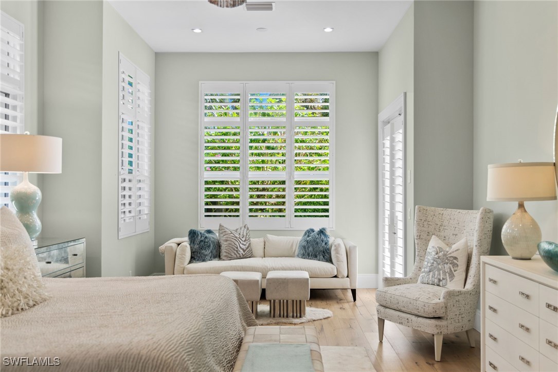 745 Riviera Dr Naples, FL 34103