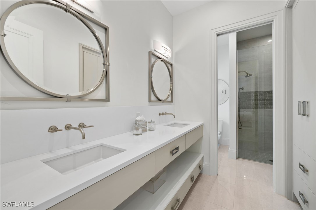 745 Riviera Dr Naples, FL 34103