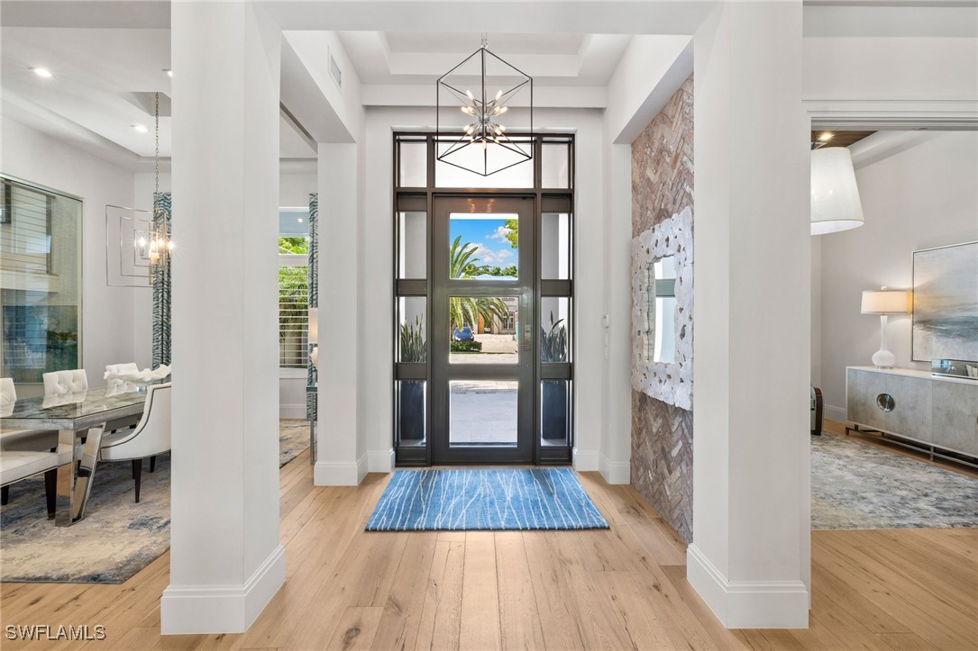 745 Riviera Dr Naples, FL 34103