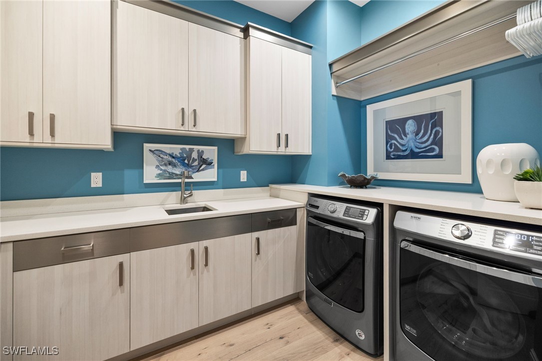 745 Riviera Dr Naples, FL 34103