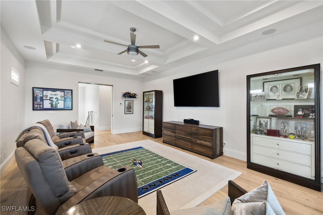 745 Riviera Dr Naples, FL 34103