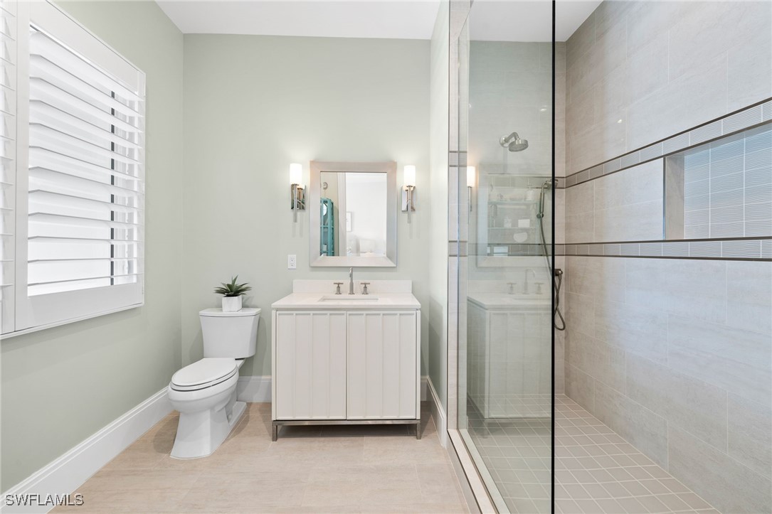 745 Riviera Dr Naples, FL 34103