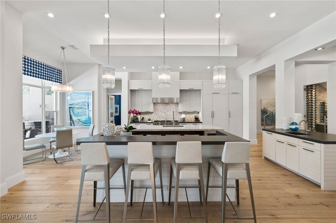 745 Riviera Dr Naples, FL 34103