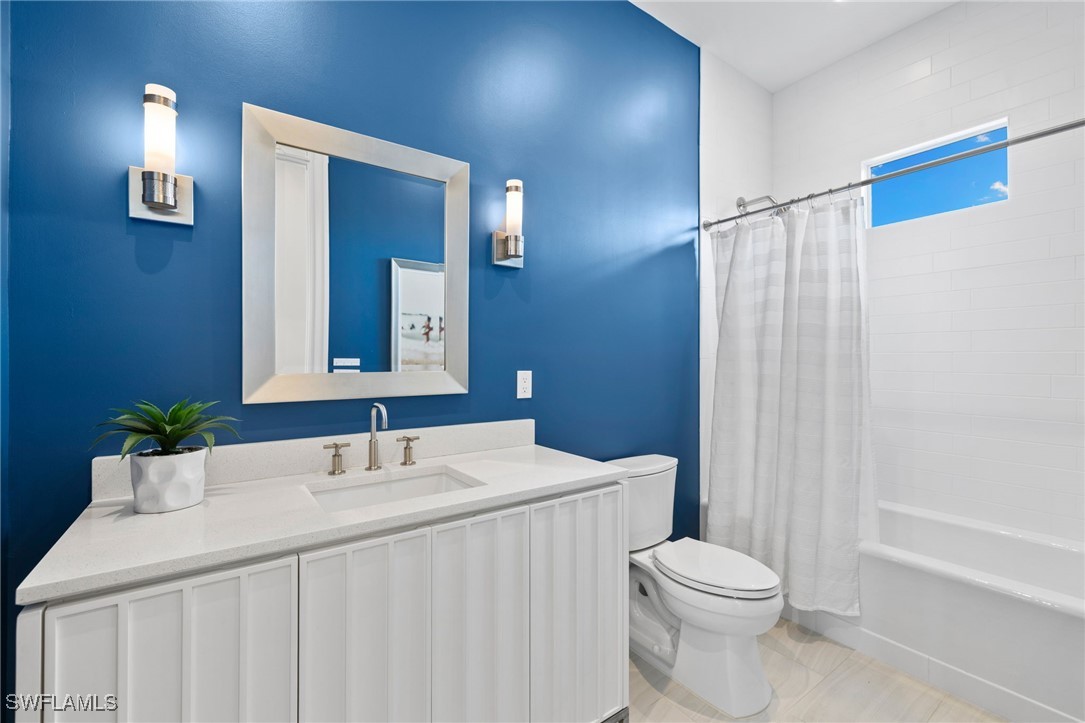 745 Riviera Dr Naples, FL 34103