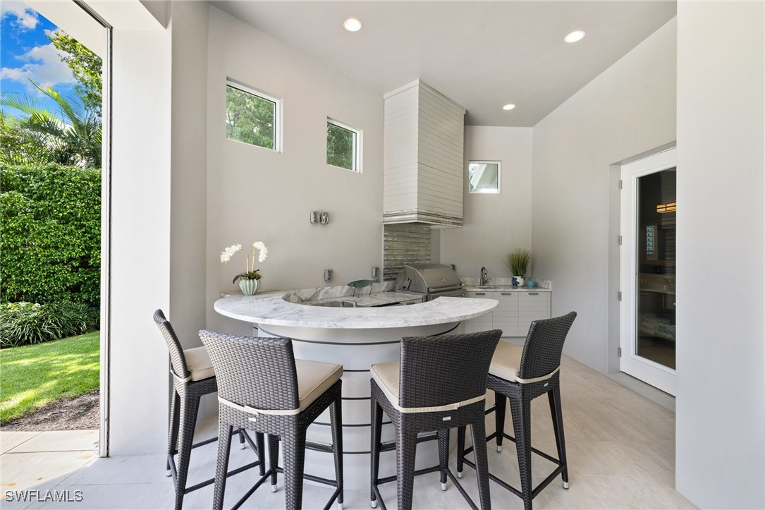 745 Riviera Dr Naples, FL 34103