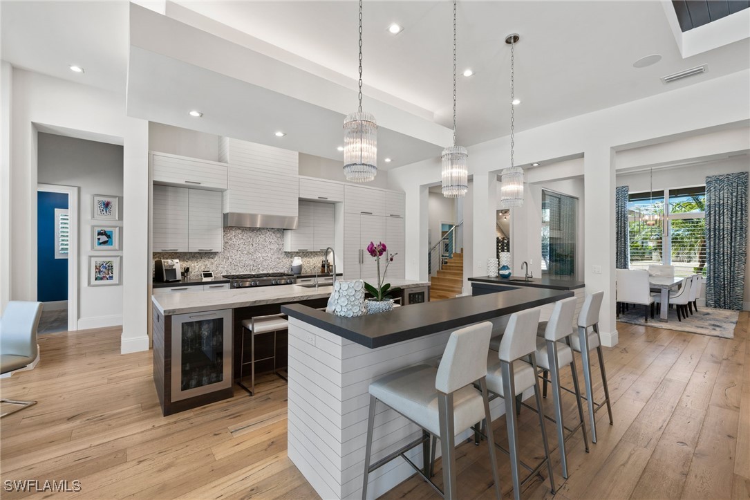 745 Riviera Dr Naples, FL 34103