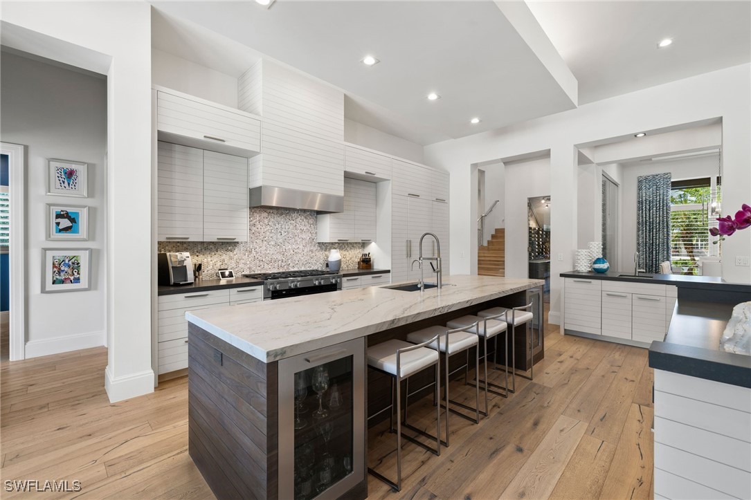 745 Riviera Dr Naples, FL 34103