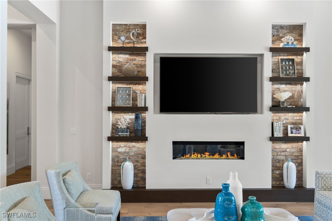 745 Riviera Dr Naples, FL 34103