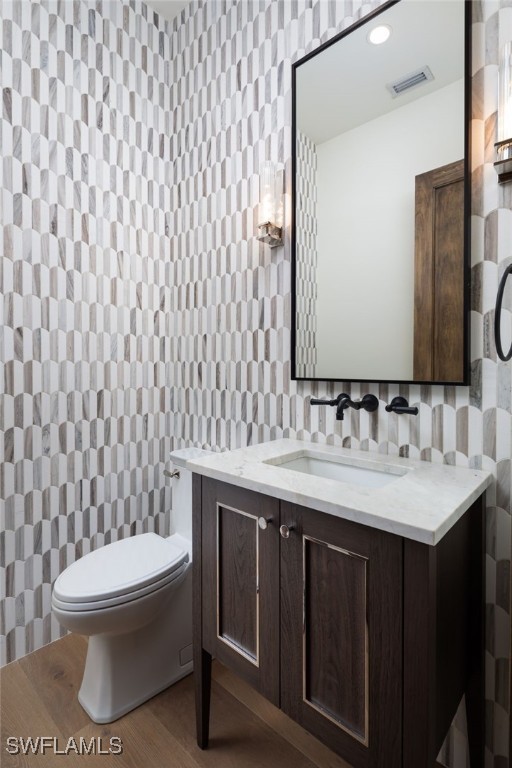 50 Mahogany Dr Naples, FL 34108