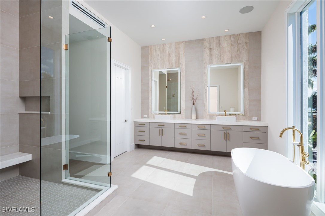 223 Bayview Ave Naples, FL 34108