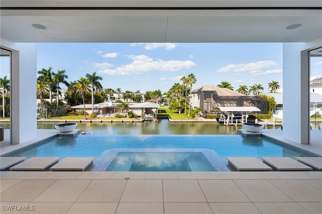 223 Bayview Ave Naples, FL 34108