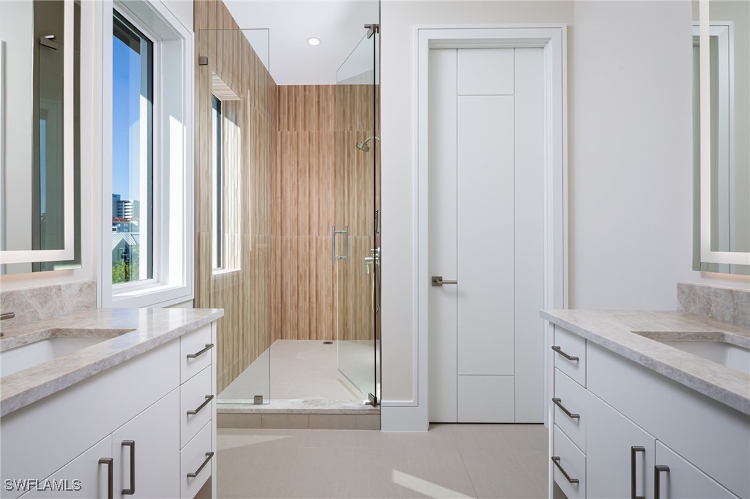 223 Bayview Ave Naples, FL 34108