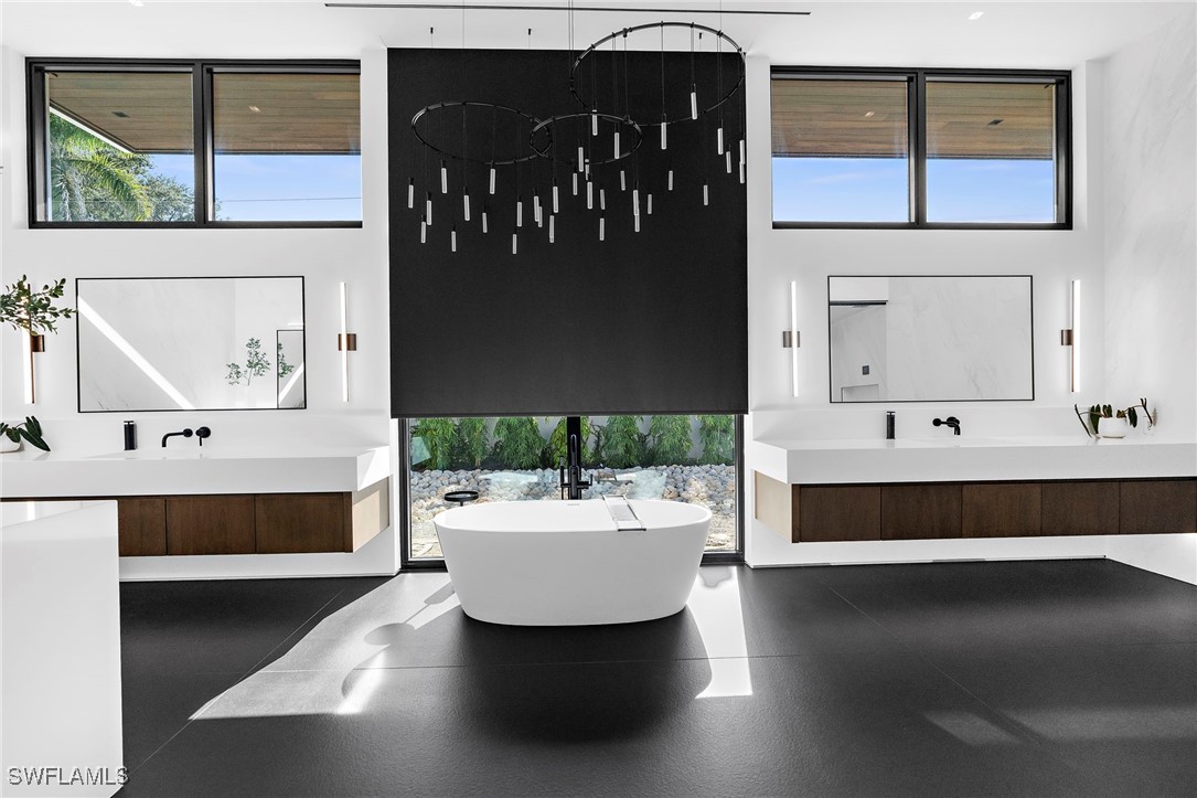 107 Myrtle Rd Naples, FL 34108