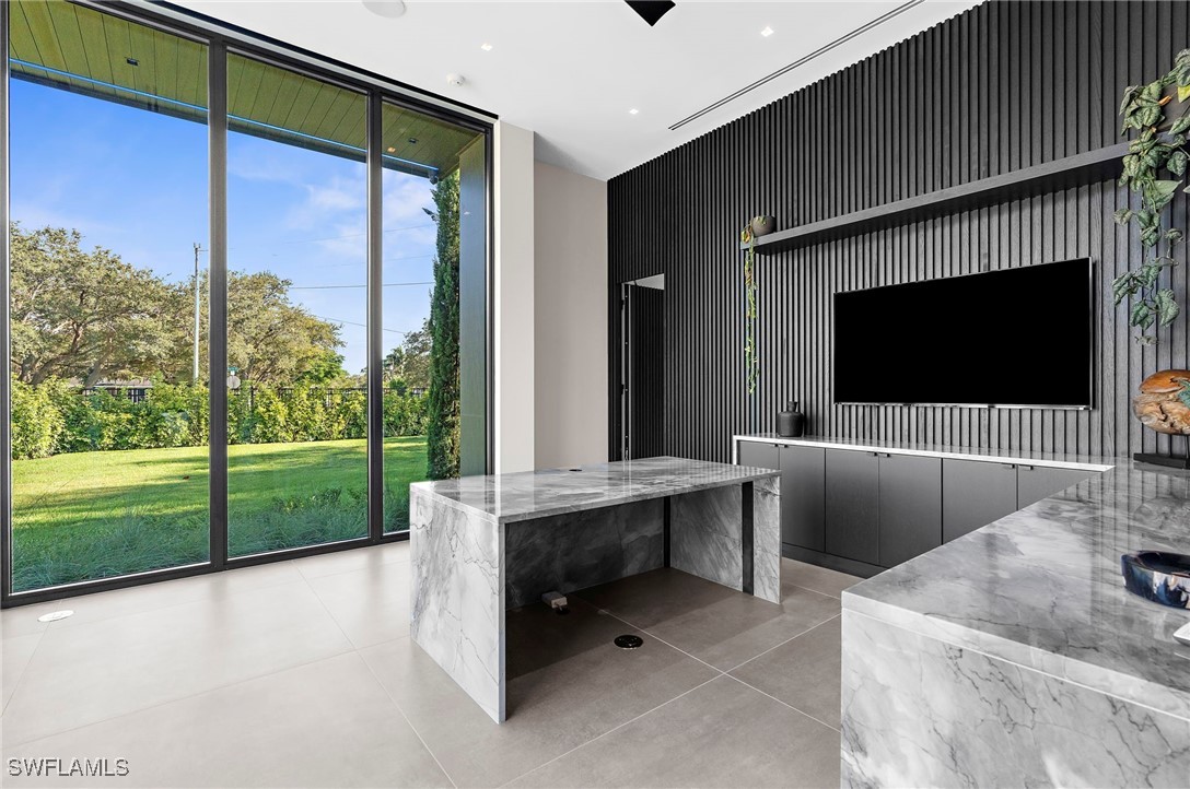 107 Myrtle Rd Naples, FL 34108