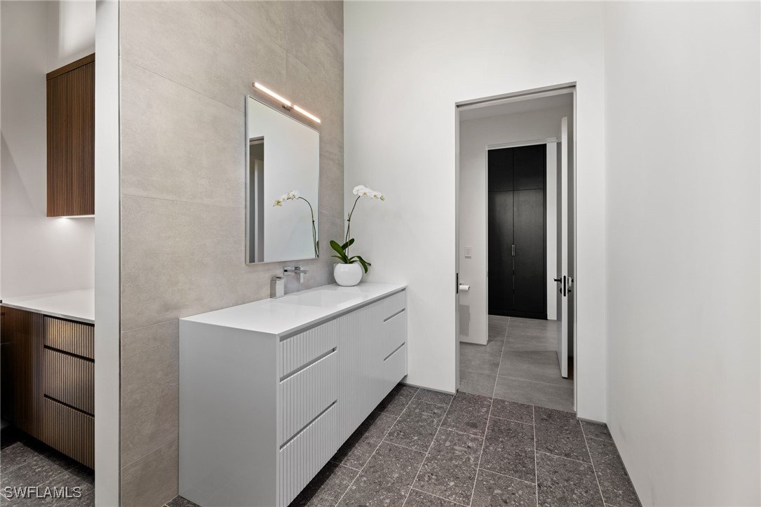 107 Myrtle Rd Naples, FL 34108