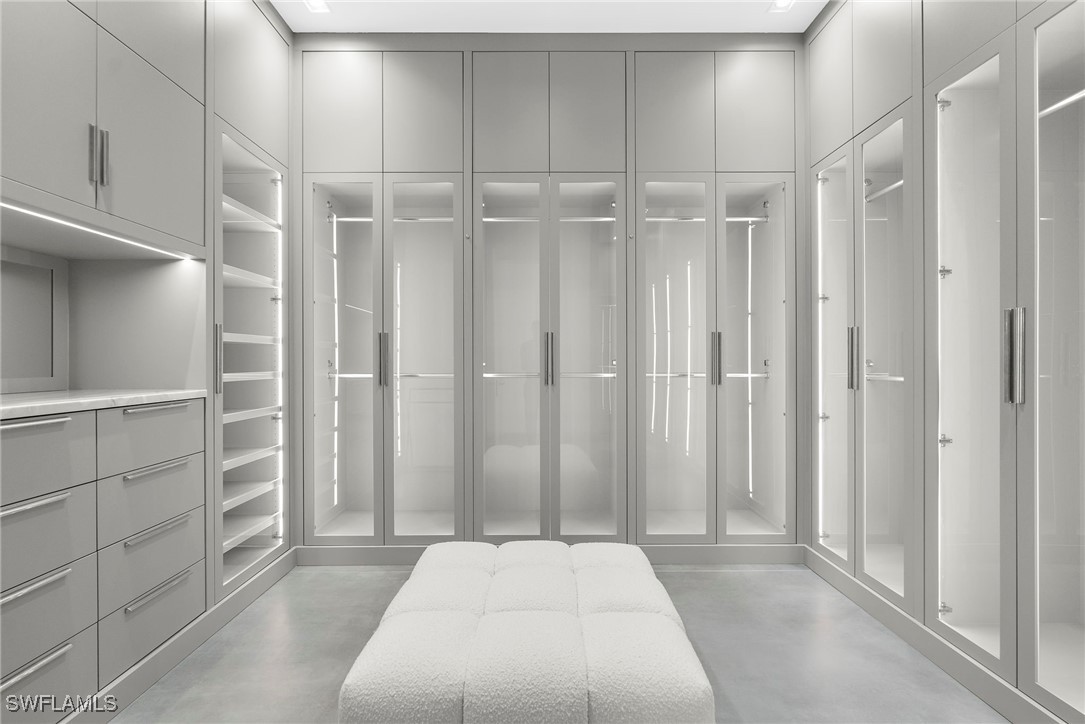 107 Myrtle Rd Naples, FL 34108