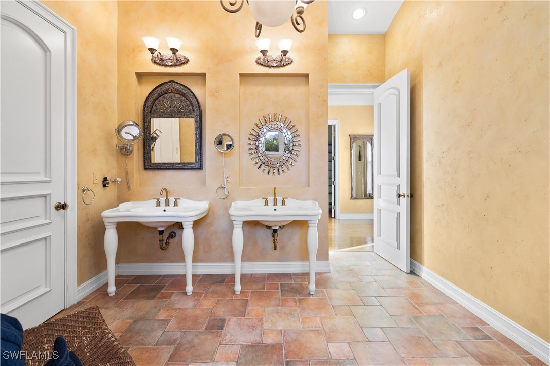 2170 Marina Dr Naples, FL 34102