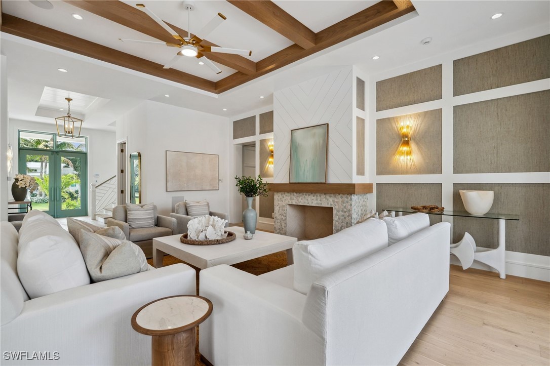 187 10th Ave Naples, FL 34102