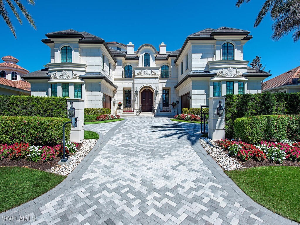 233 Mermaids Bight Naples, FL 34103