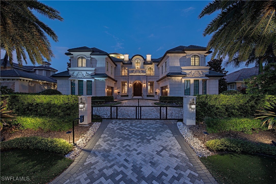 233 Mermaids Bight Naples, FL 34103