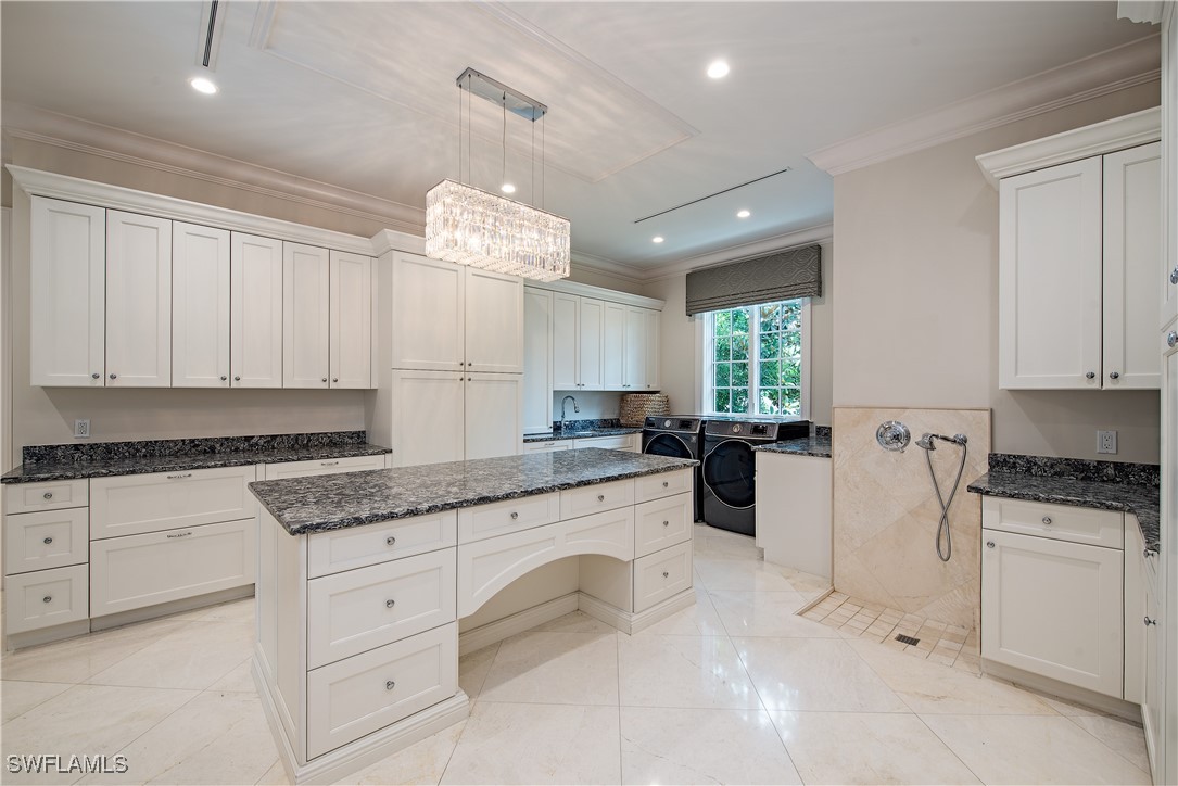 233 Mermaids Bight Naples, FL 34103