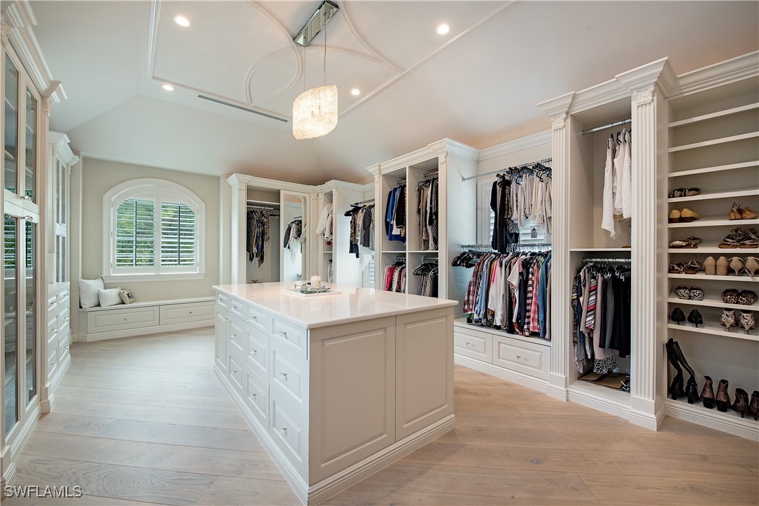 233 Mermaids Bight Naples, FL 34103