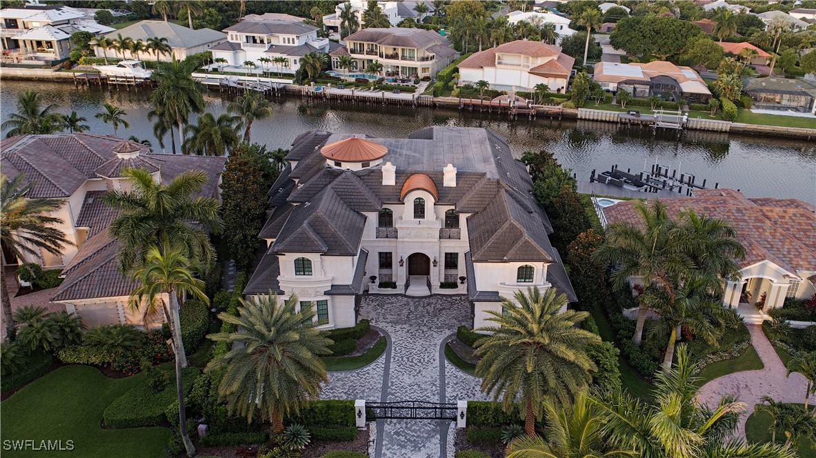 233 Mermaids Bight Naples, FL 34103