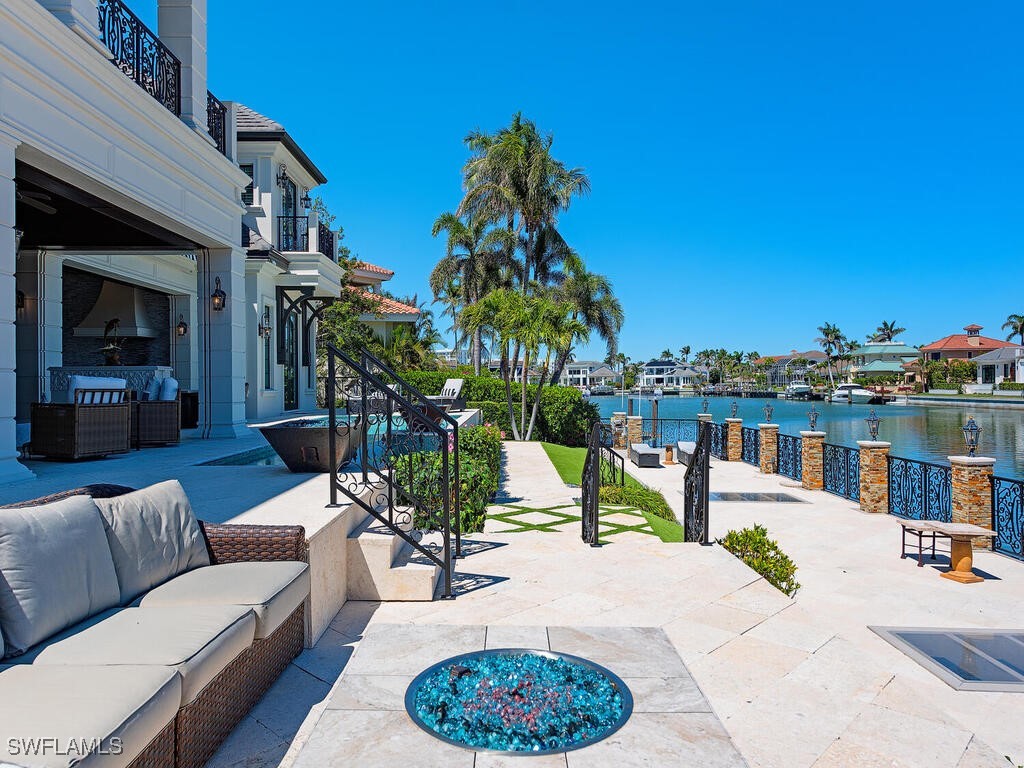 233 Mermaids Bight Naples, FL 34103