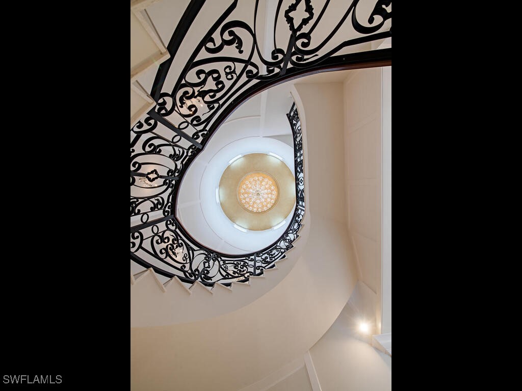 233 Mermaids Bight Naples, FL 34103