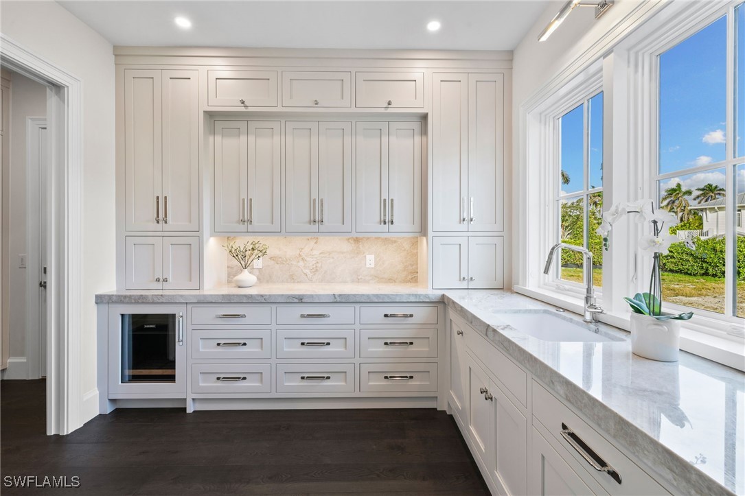 330 Hawser Ln Naples, FL 34102