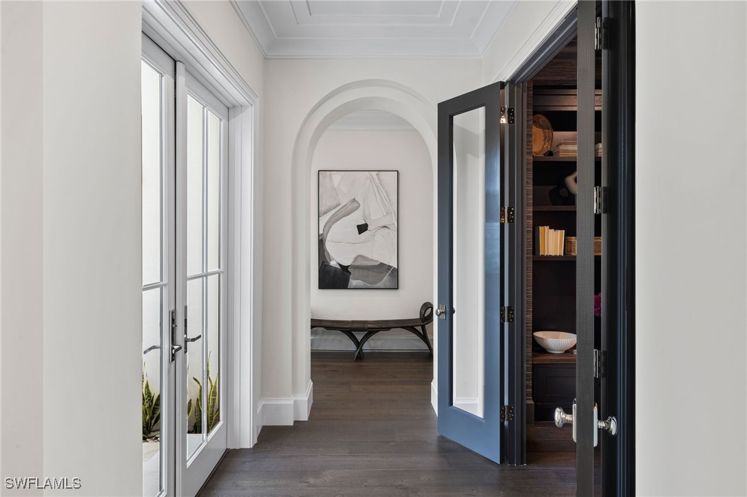 330 Hawser Ln Naples, FL 34102