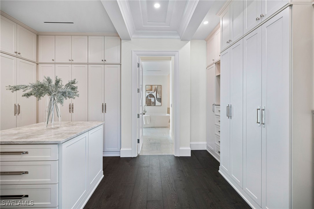 330 Hawser Ln Naples, FL 34102