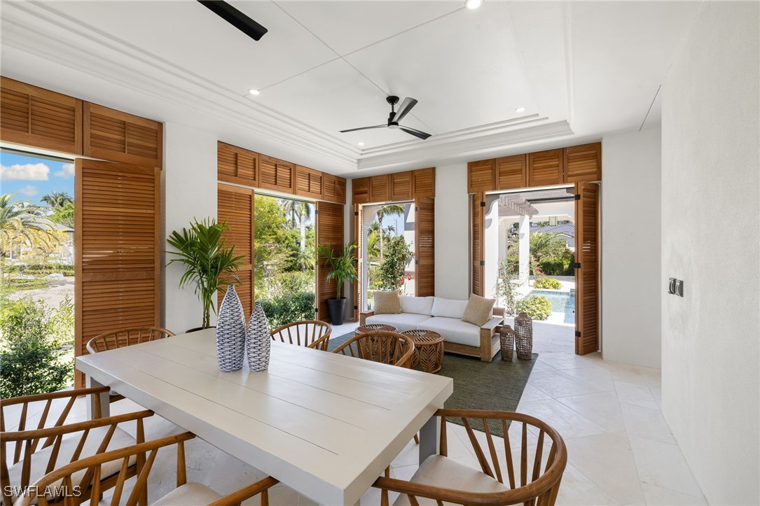 330 Hawser Ln Naples, FL 34102