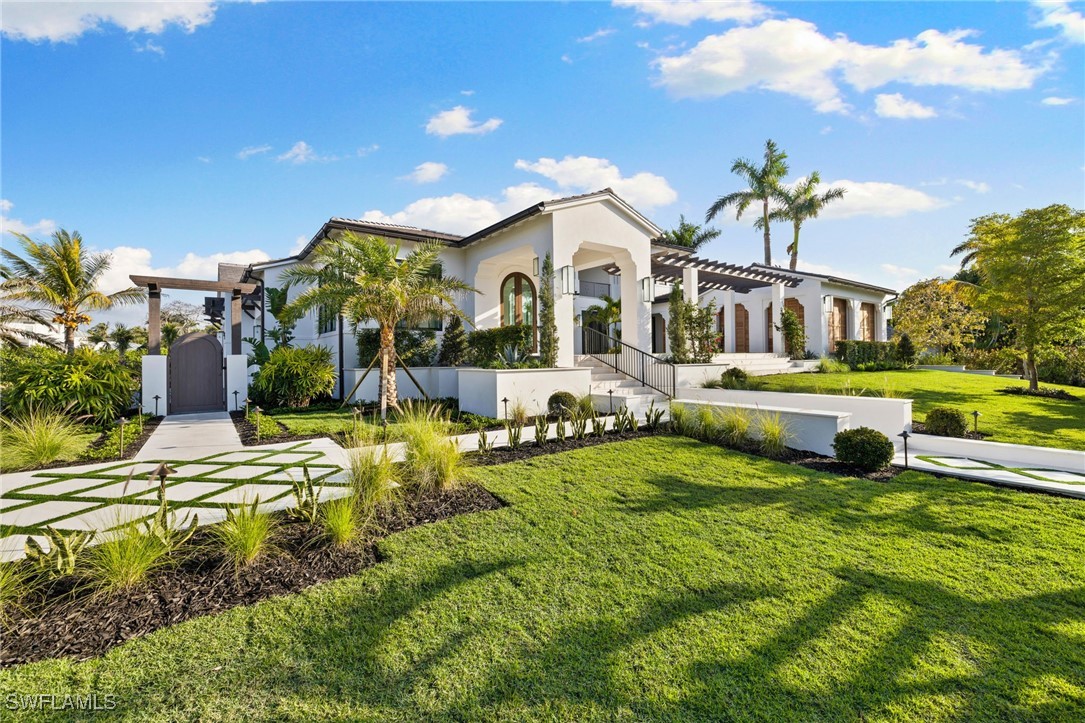 330 Hawser Ln Naples, FL 34102