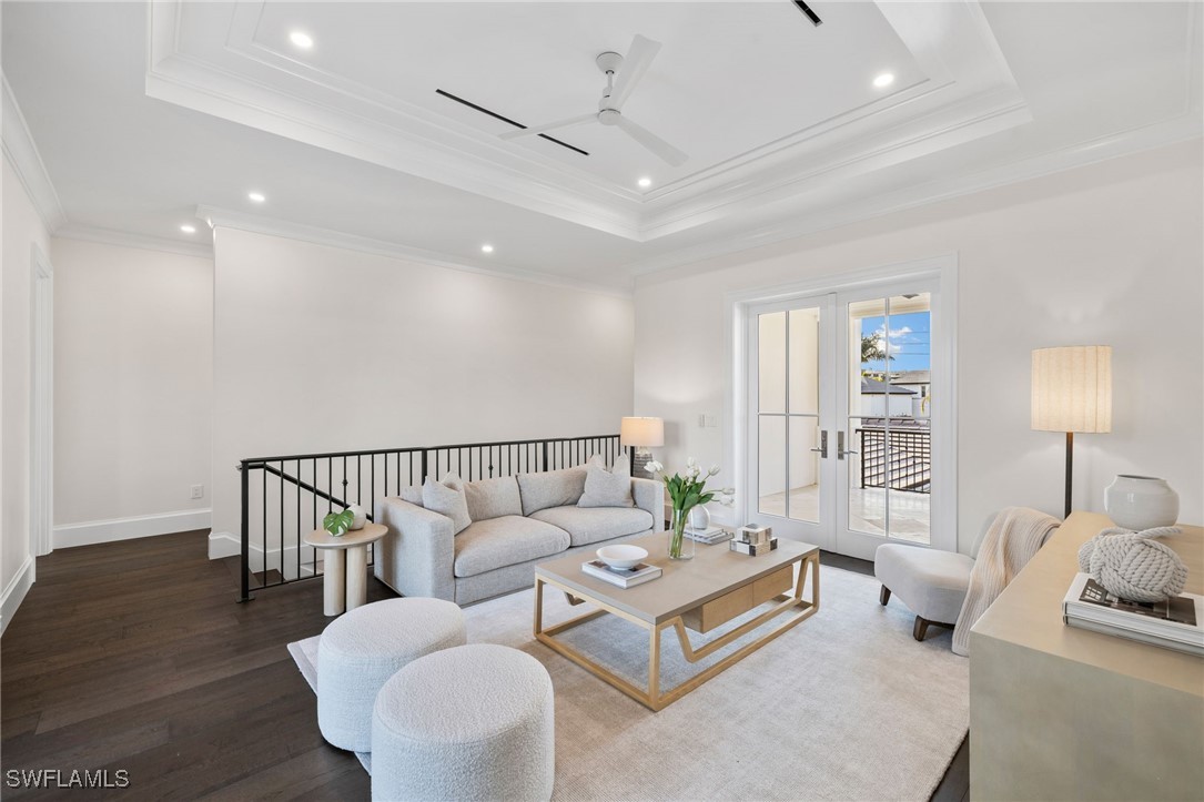 330 Hawser Ln Naples, FL 34102