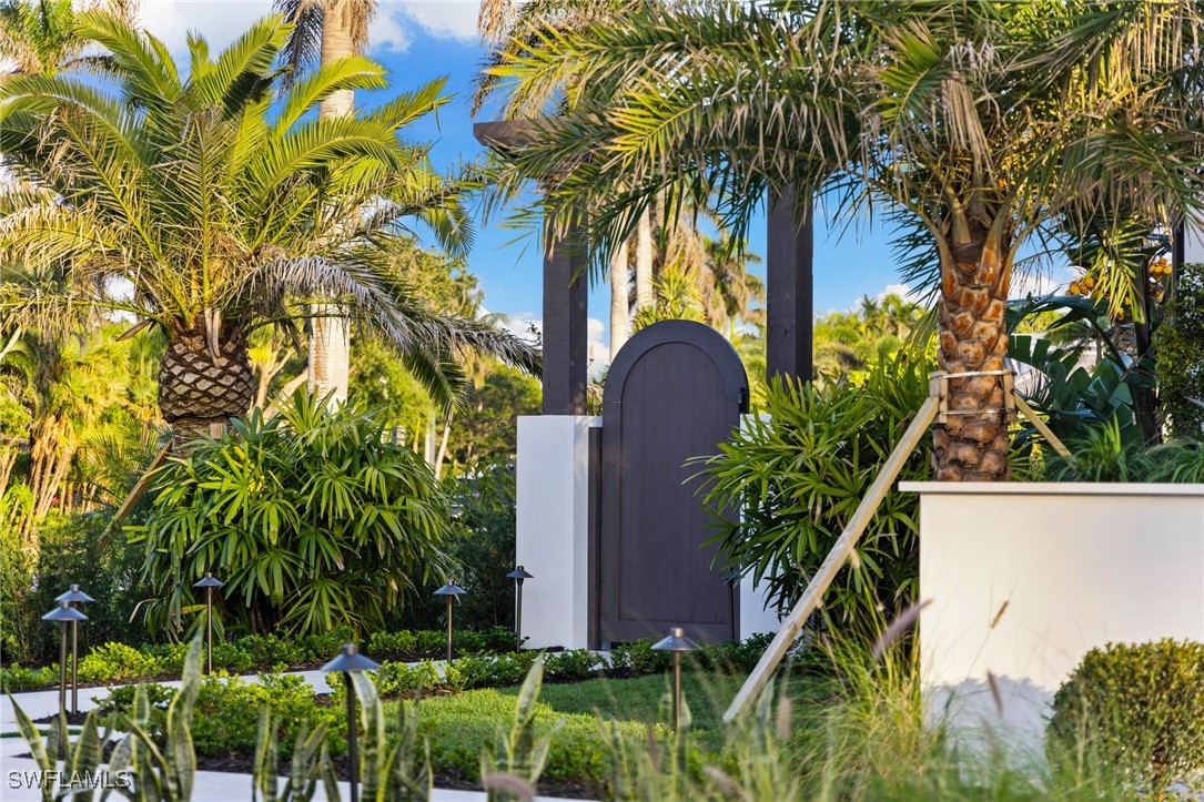 330 Hawser Ln Naples, FL 34102