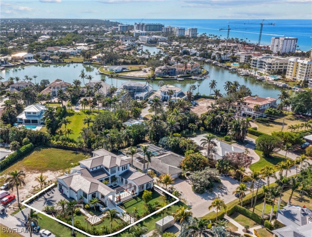 330 Hawser Ln Naples, FL 34102