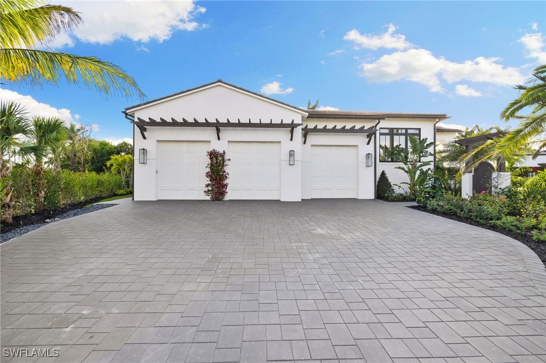 330 Hawser Ln Naples, FL 34102