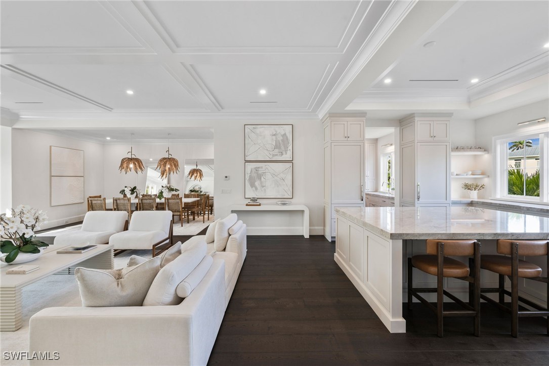 330 Hawser Ln Naples, FL 34102