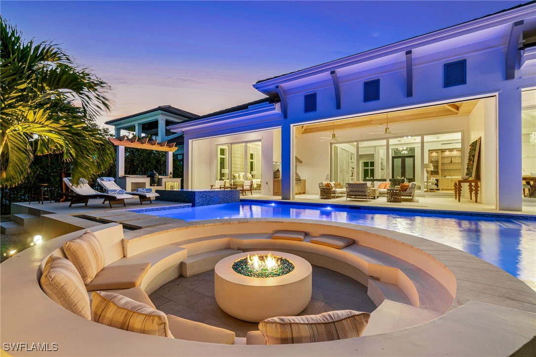 3290 Crayton Rd Naples, FL 34103